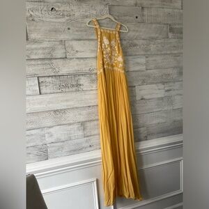 En créme yellow embroidered halter dress- size M, NWT